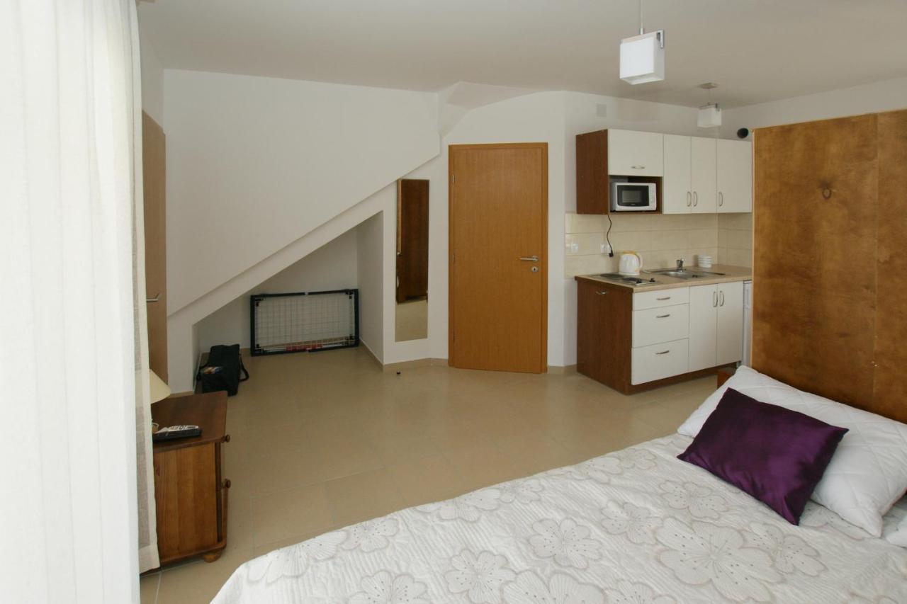 Villa Trio Srima Exteriér fotografie