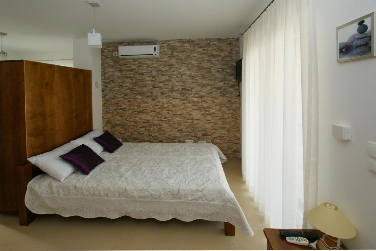 Villa Trio Srima Exteriér fotografie