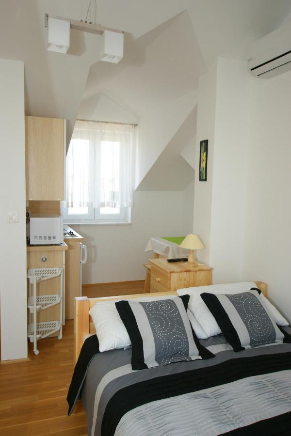 Villa Trio Srima Exteriér fotografie